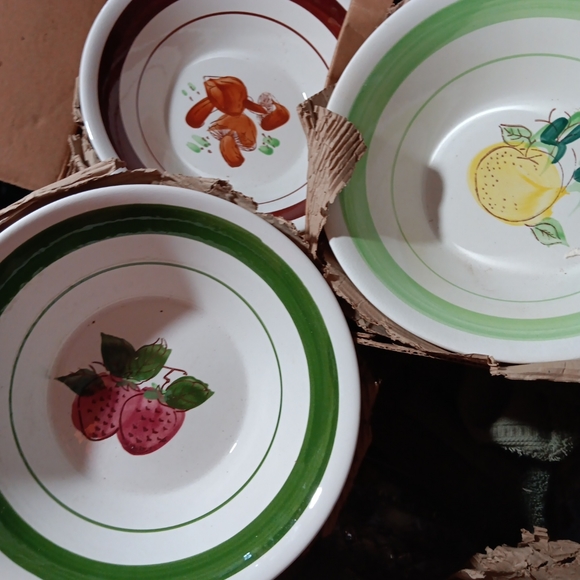 I have 36 of these vintage plates brand new. - Picture 3 of 5